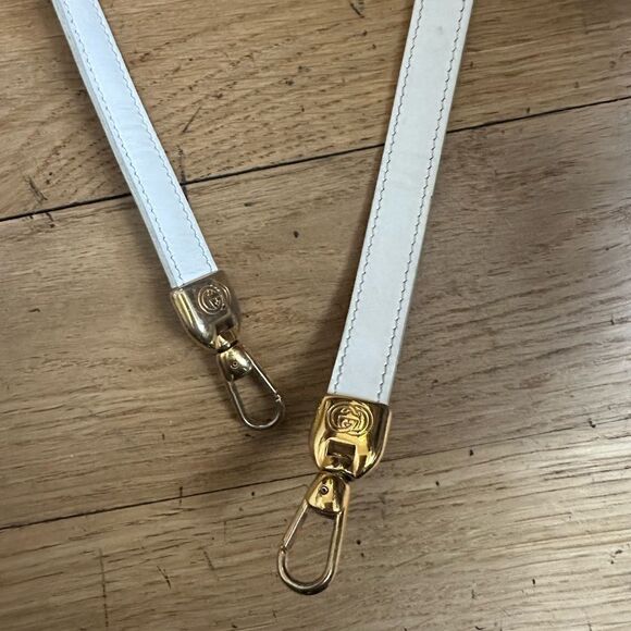 Gucci white leather strap with gold hardware - Picture 3 of 4